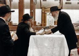 המזכיר | מראות חייו בעבודתו בקודש